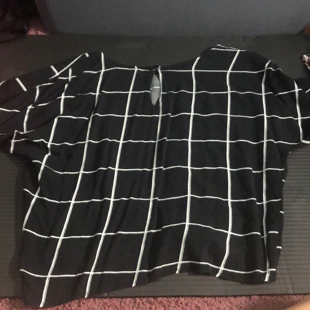 Used clothes - Picture 2 of 2